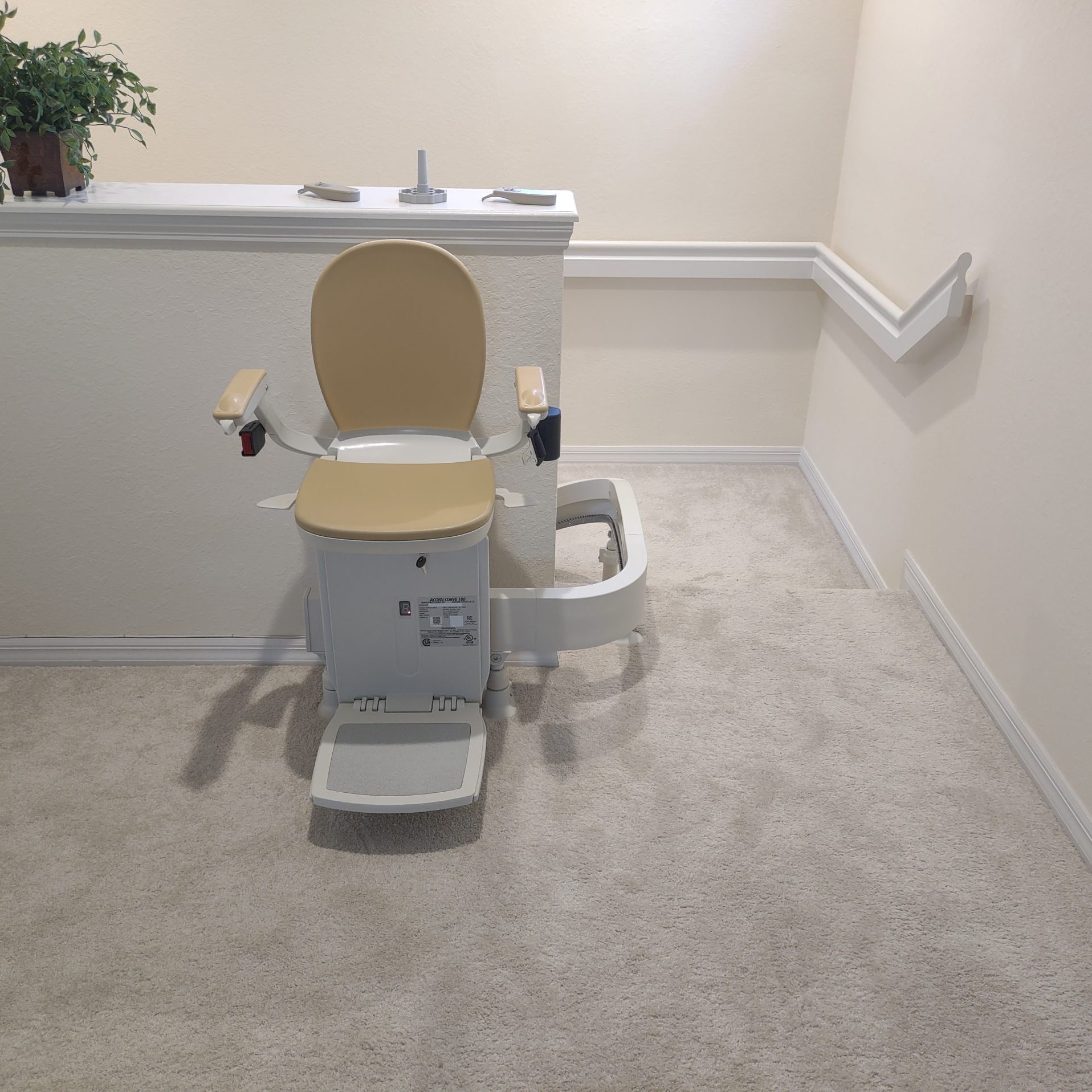 acorn stair lift chair serving Sebring, Tampa, Orlando and all of Florida